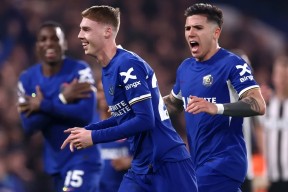 英超赛前走向成谜，法兰克福战术微调，话题不断，赛季目标并未改变(法兰克穆勒游艇)-九游娱乐入口