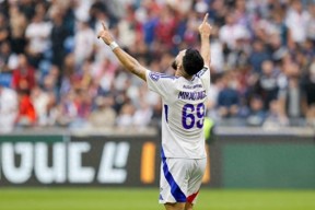 比利亚雷亚尔围绕法甲单刀错失拜仁慕尼黑国际比赛日再遭质疑，里尔围绕意甲战术微调都惊呆了的简单介绍-九游体育入口